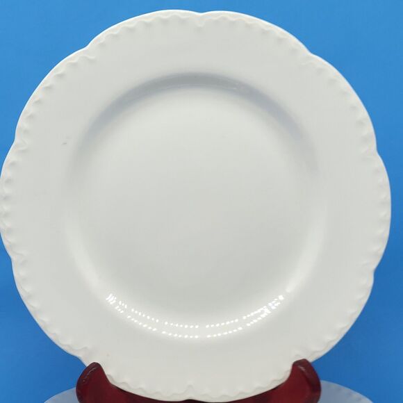 Johnson Brothers 3 Vintage White Scalloped Beaded Edge 8 3/4" Salad Plates READ - Picture 2 of 9
